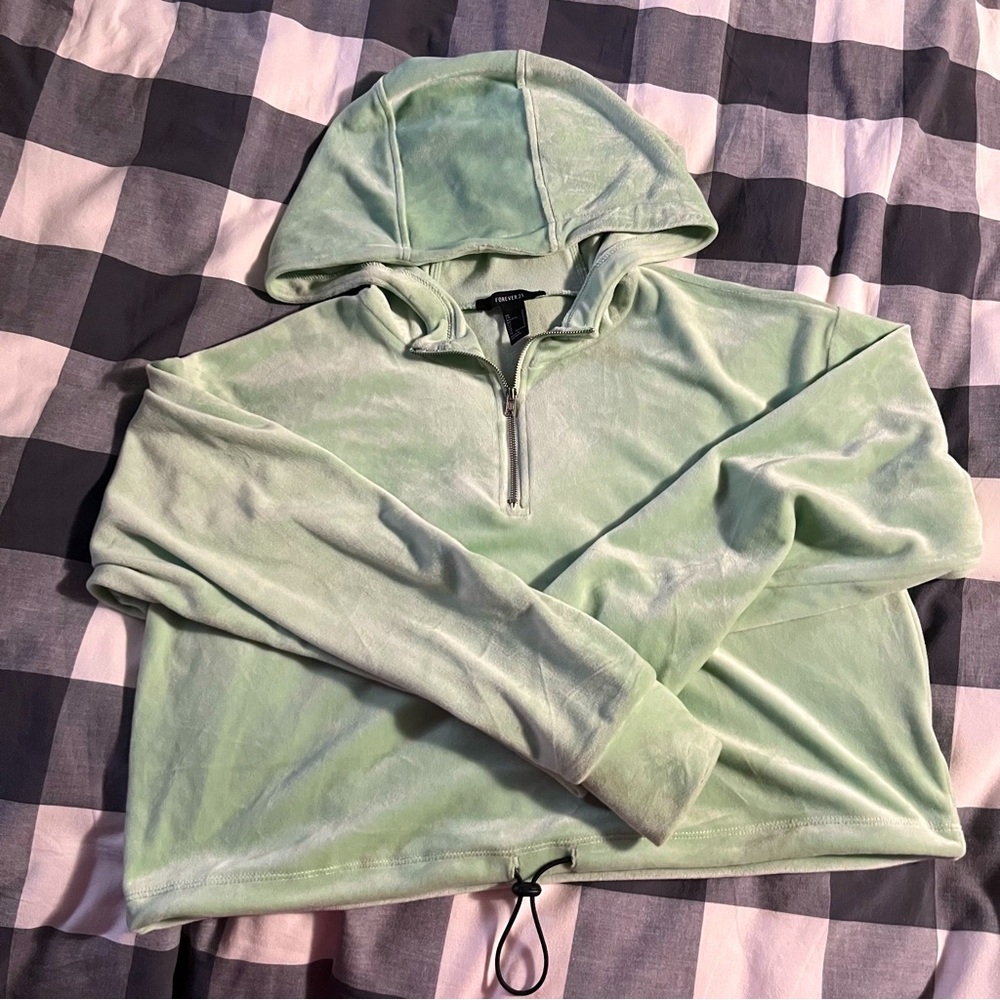 Green cropped hoodie